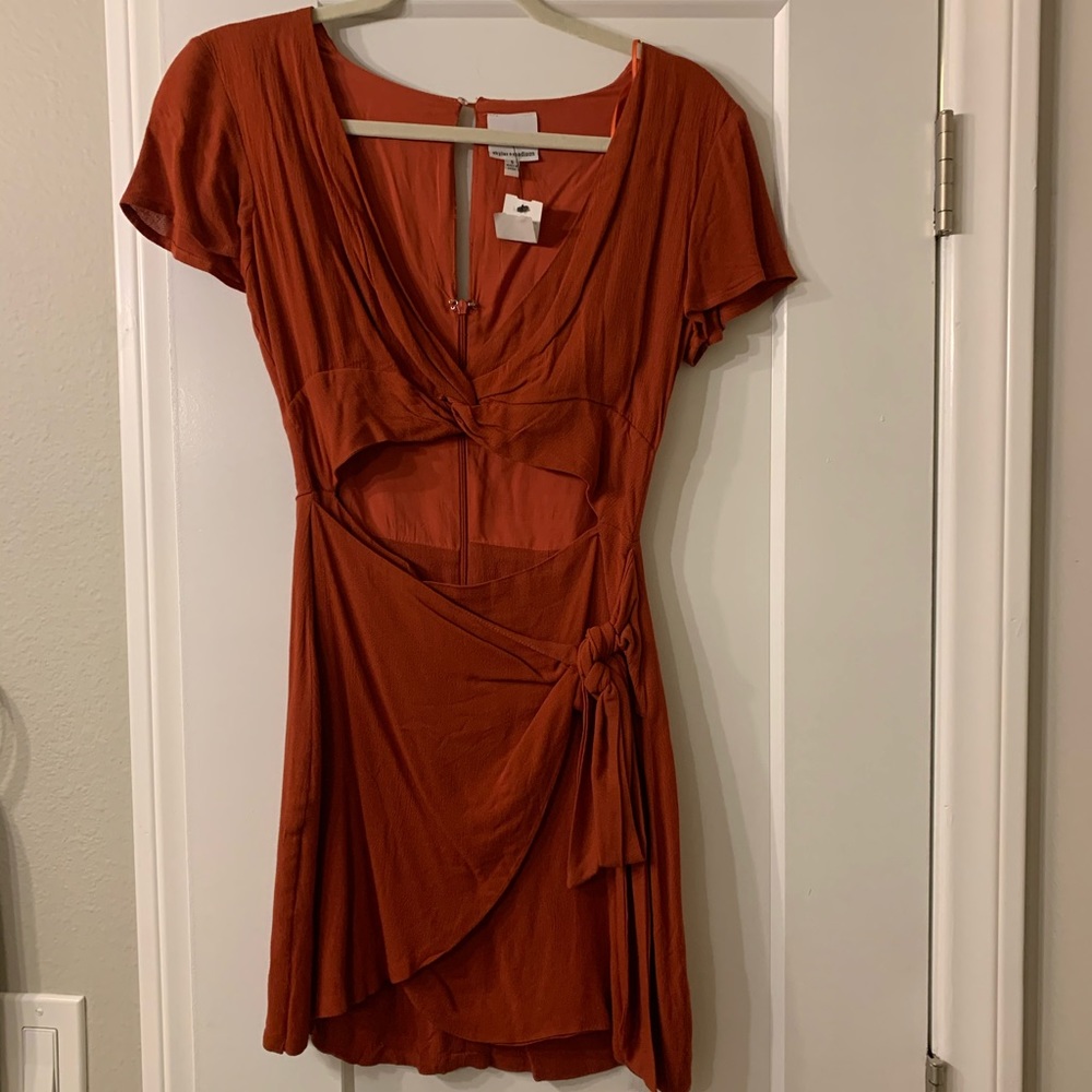Burnt orange- dress with open midi.